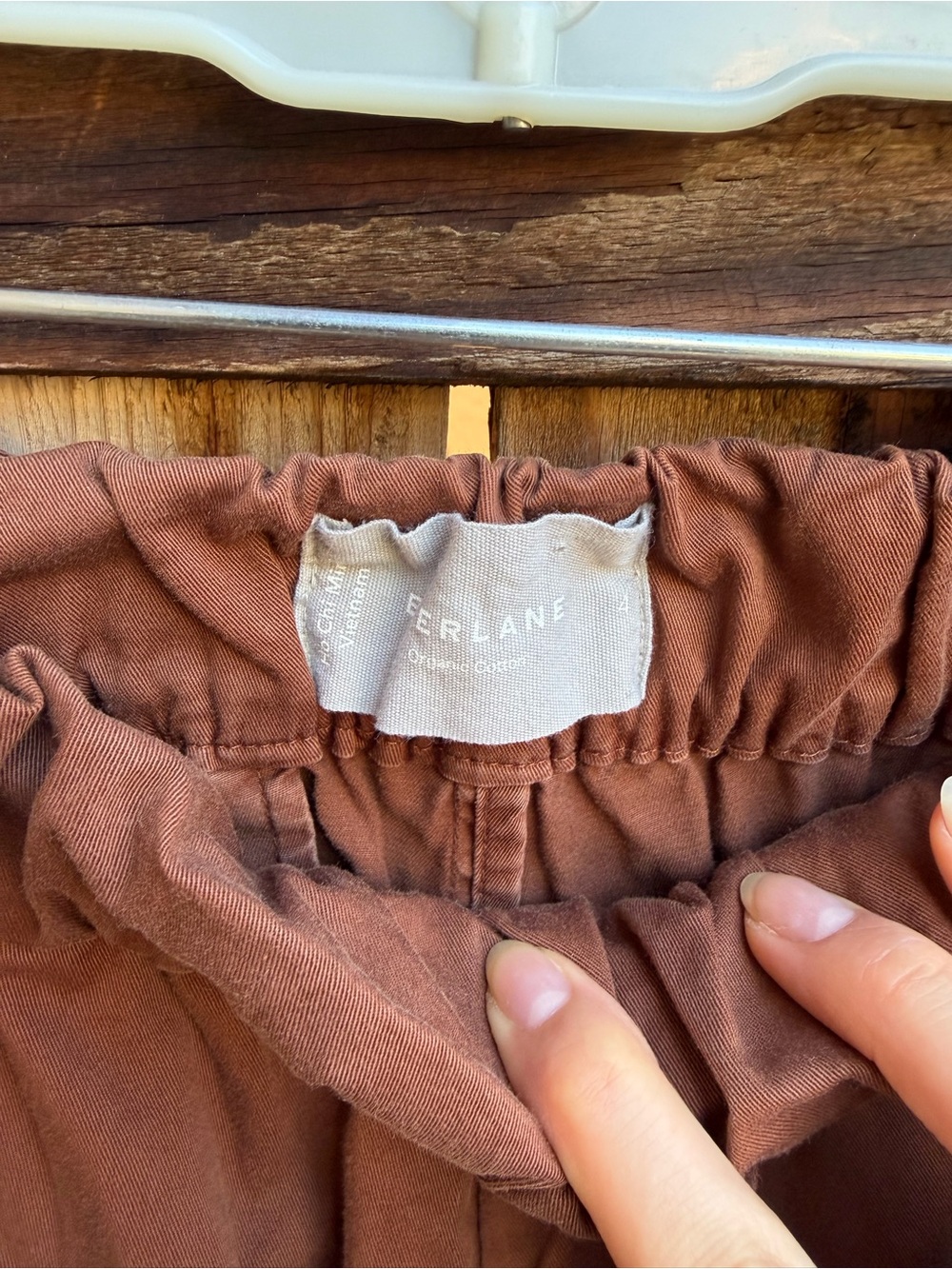 Everlane Women's Elastic Waist Brown Shorts - Picture 2 of 3
